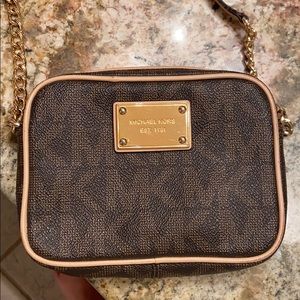 micheal kors crossbody